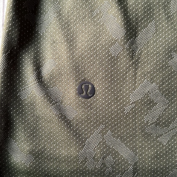 Lululemon Textured Training Short Sleeve Shirt - Picture 5 of 7